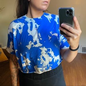 Blue/white/peach tie dye cropped tee